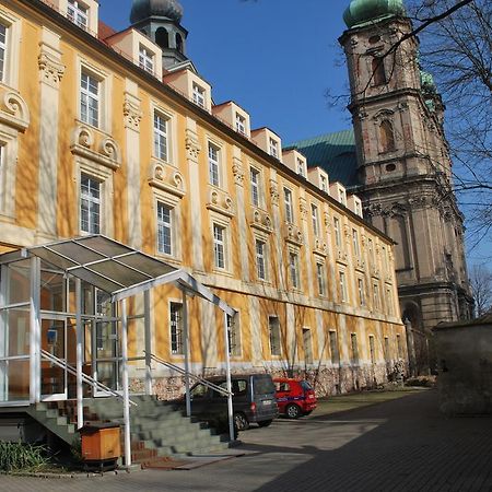 Diecezjalny Dom Formacyjny Apartment Nysa Luaran gambar