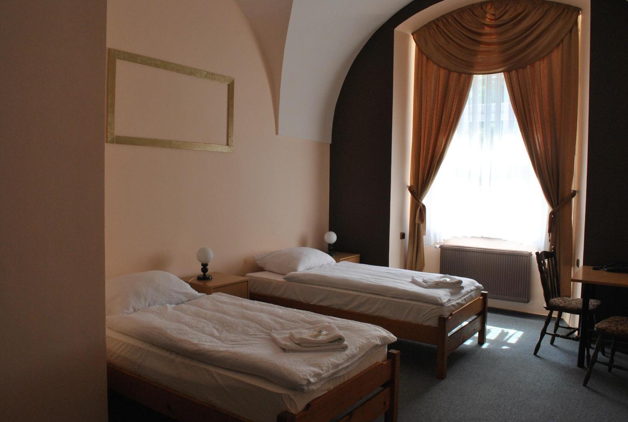 Diecezjalny Dom Formacyjny Apartment Nysa Luaran gambar