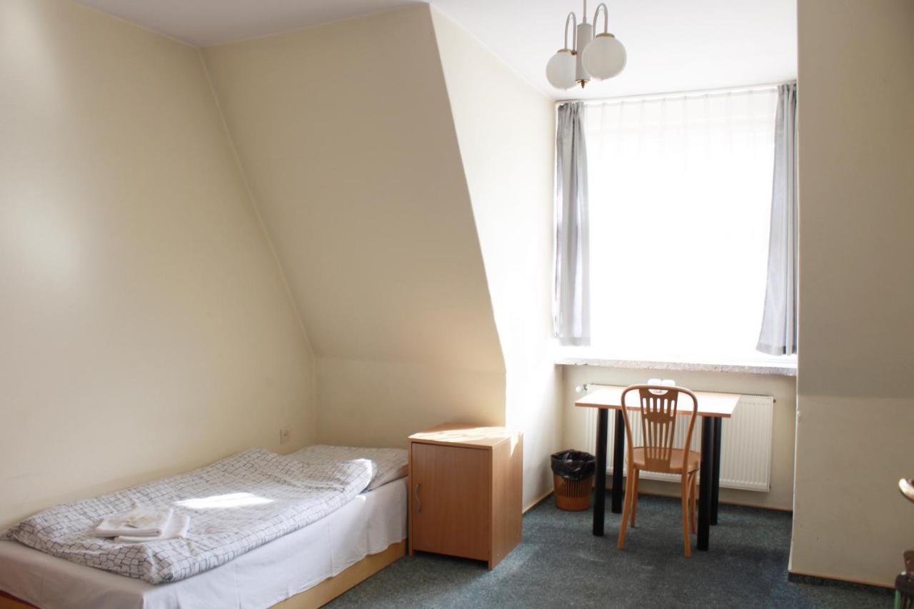 Diecezjalny Dom Formacyjny Apartment Nysa Luaran gambar