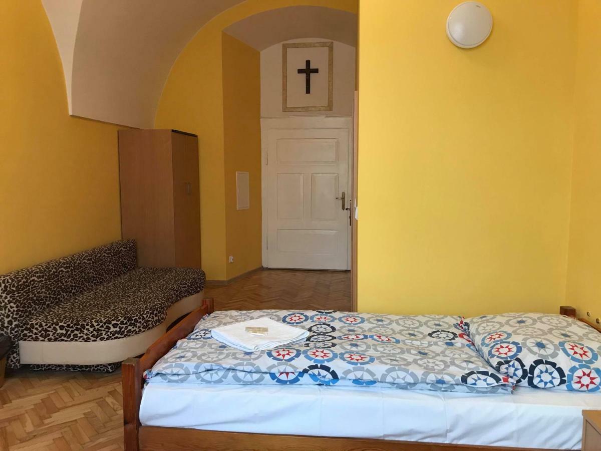 Diecezjalny Dom Formacyjny Apartment Nysa Luaran gambar